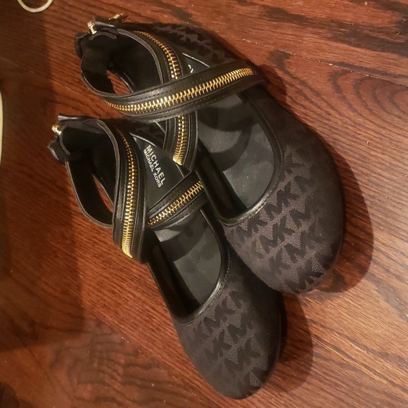 Girl's MK Michael Kors Logo Black Gold zipper charm ballet flats dress shoes 3 - Picture 1 of 9